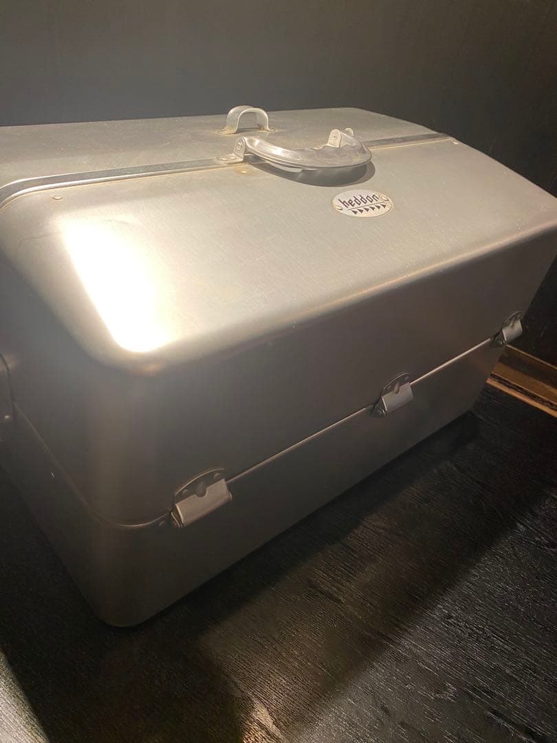 トップウォータールアーとタックルボックス