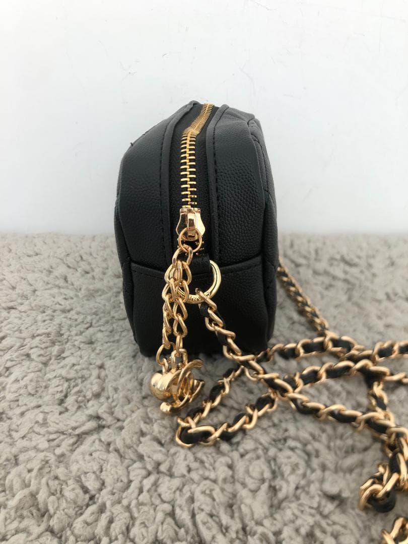 ブラック　バッグ　ゴールドロゴ　ノベルティー　ショルダーバッグ　レザー　上品