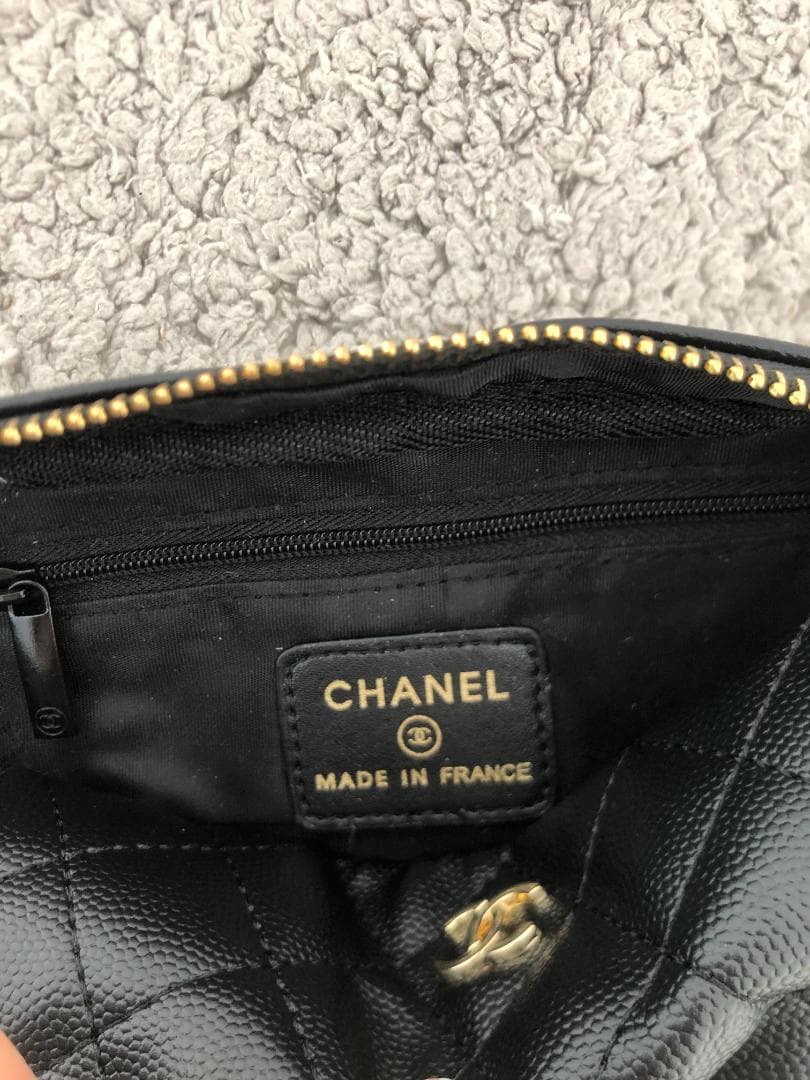 ブラック　バッグ　ゴールドロゴ　ノベルティー　ショルダーバッグ　レザー　上品