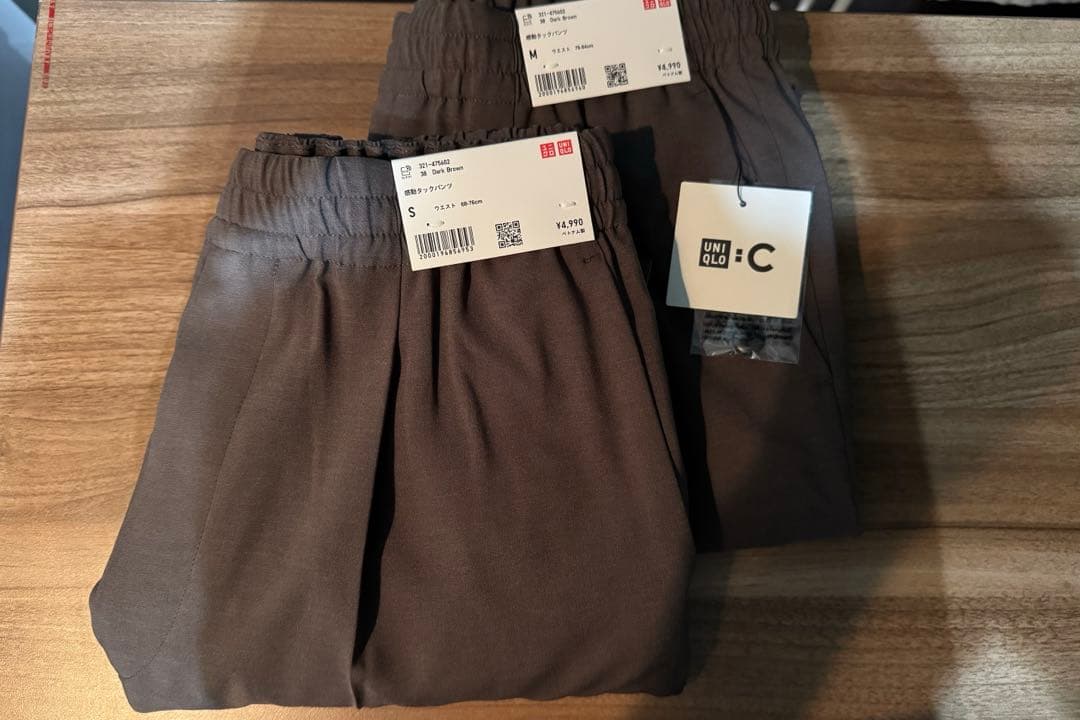 ユニクロC ダークブラウン 感動タックパンツ