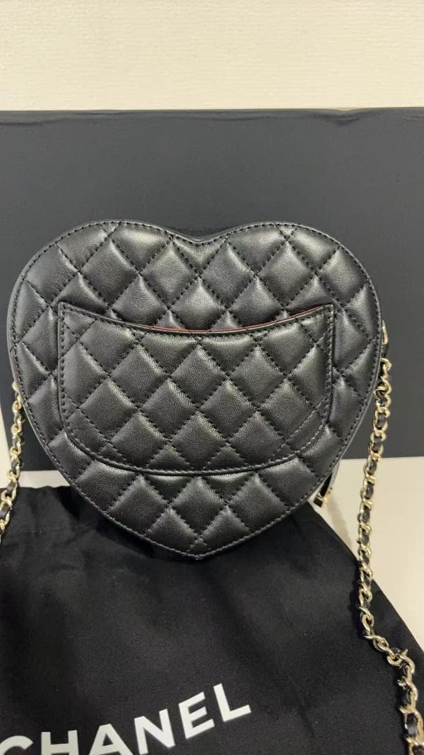 CH❤️AN∈L ハート型ショルダーバッグ ブラック