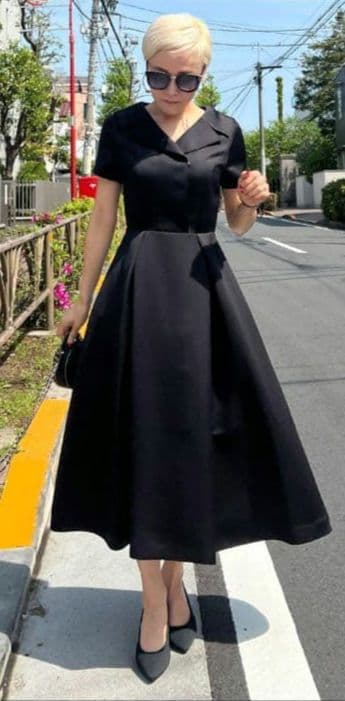 新品 オープンカラーサテンワンピース