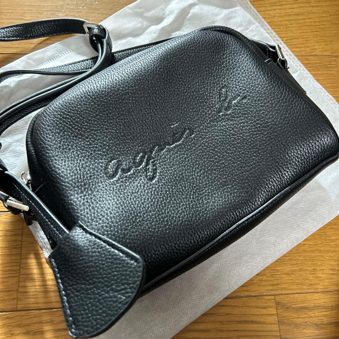 美品！アニエスベー ショルダーバッグ ロゴ型押し チャーム レザー ブラック