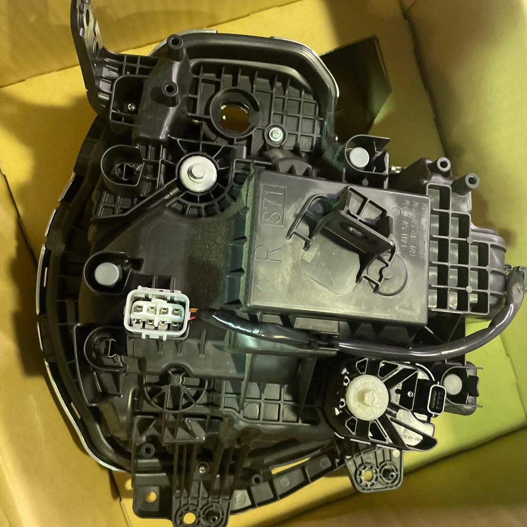 スズキ　ハスラー　ＭＲ92S系　右LED ヘッドライト　35120-59S14