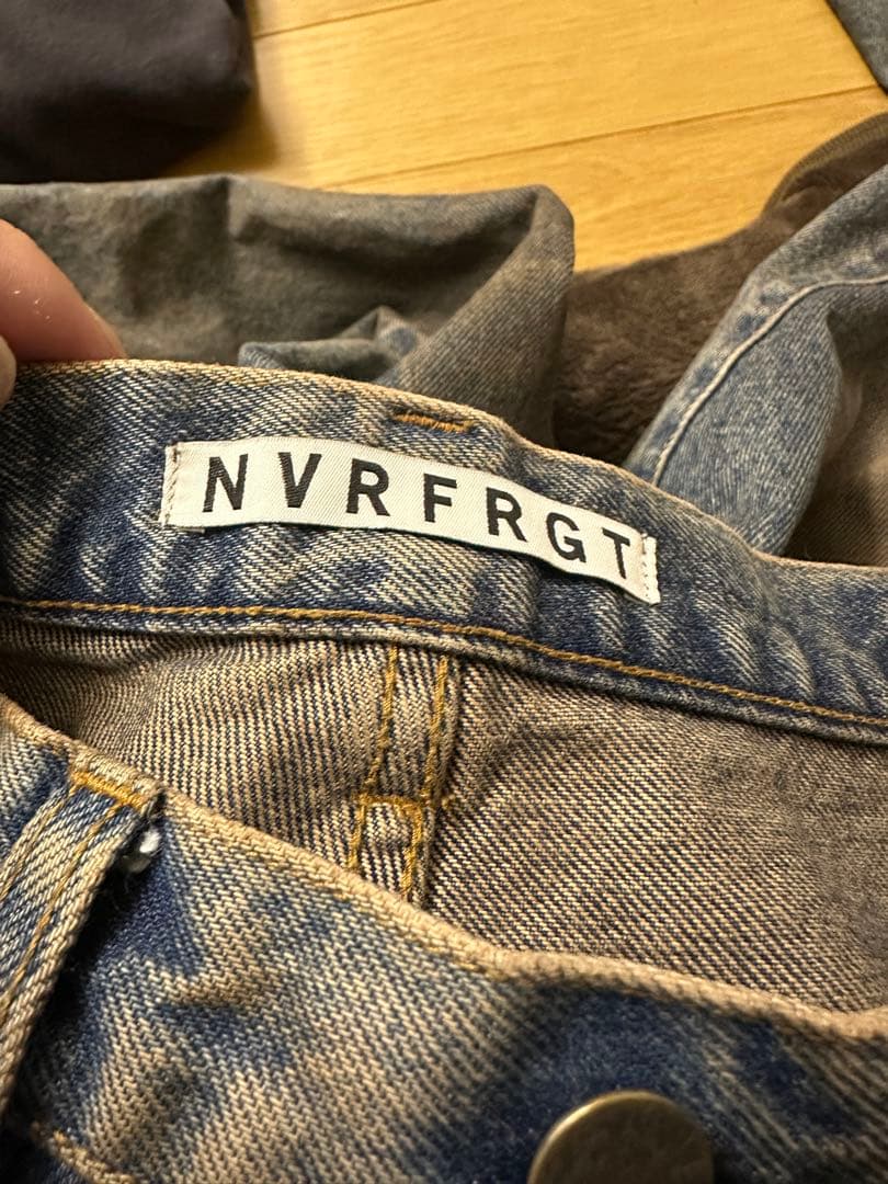 ジ*ン様 NVRFRGT ワイドレッグデニム