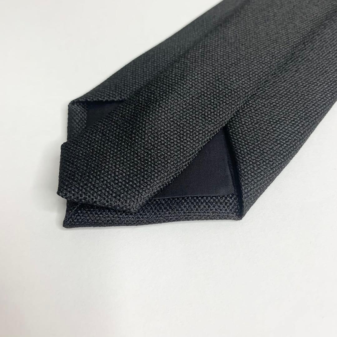 HUGO BOSS 無地系 ソリッド ジャカード シルク100黒 ネクタイ