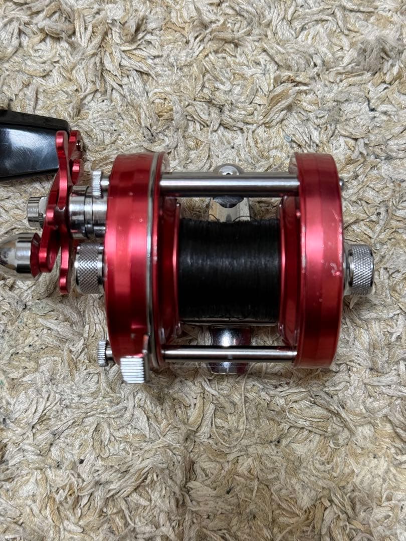 値下げ　アンバサダー　5501C BIG A レッド　アブガルシア Abu 左