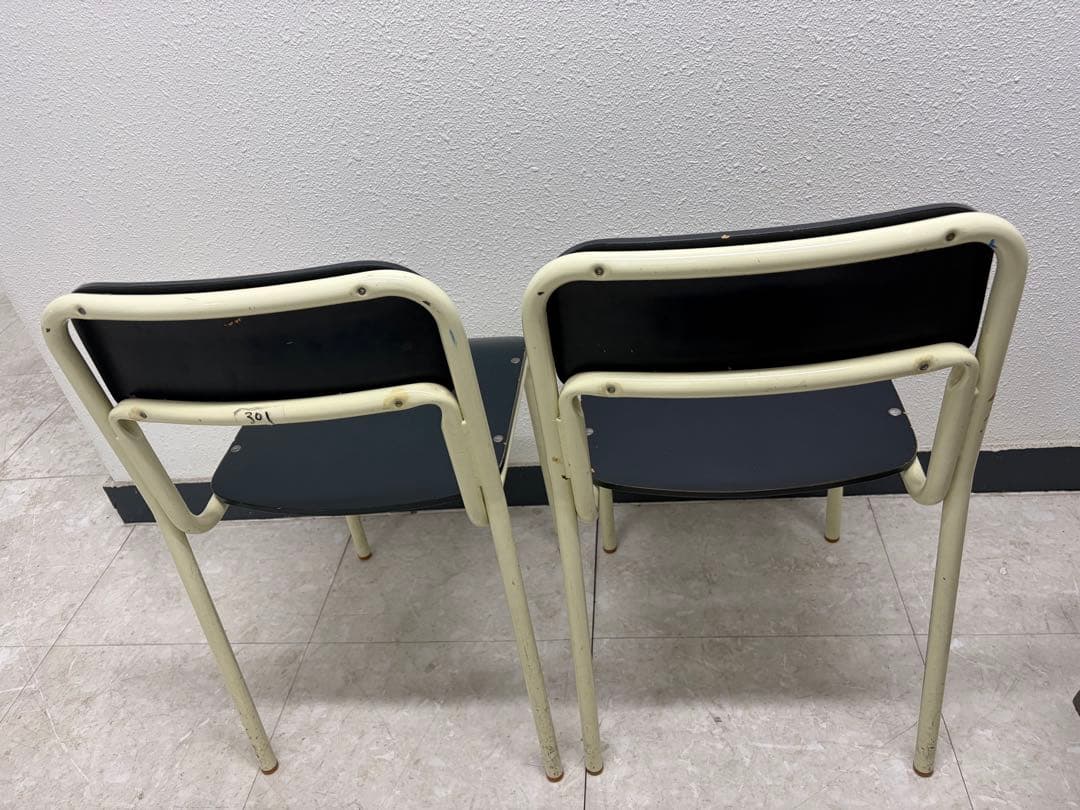学校机　椅子　2セット　引き取り限定　大阪摂津市からです。　近場は自社配達可能