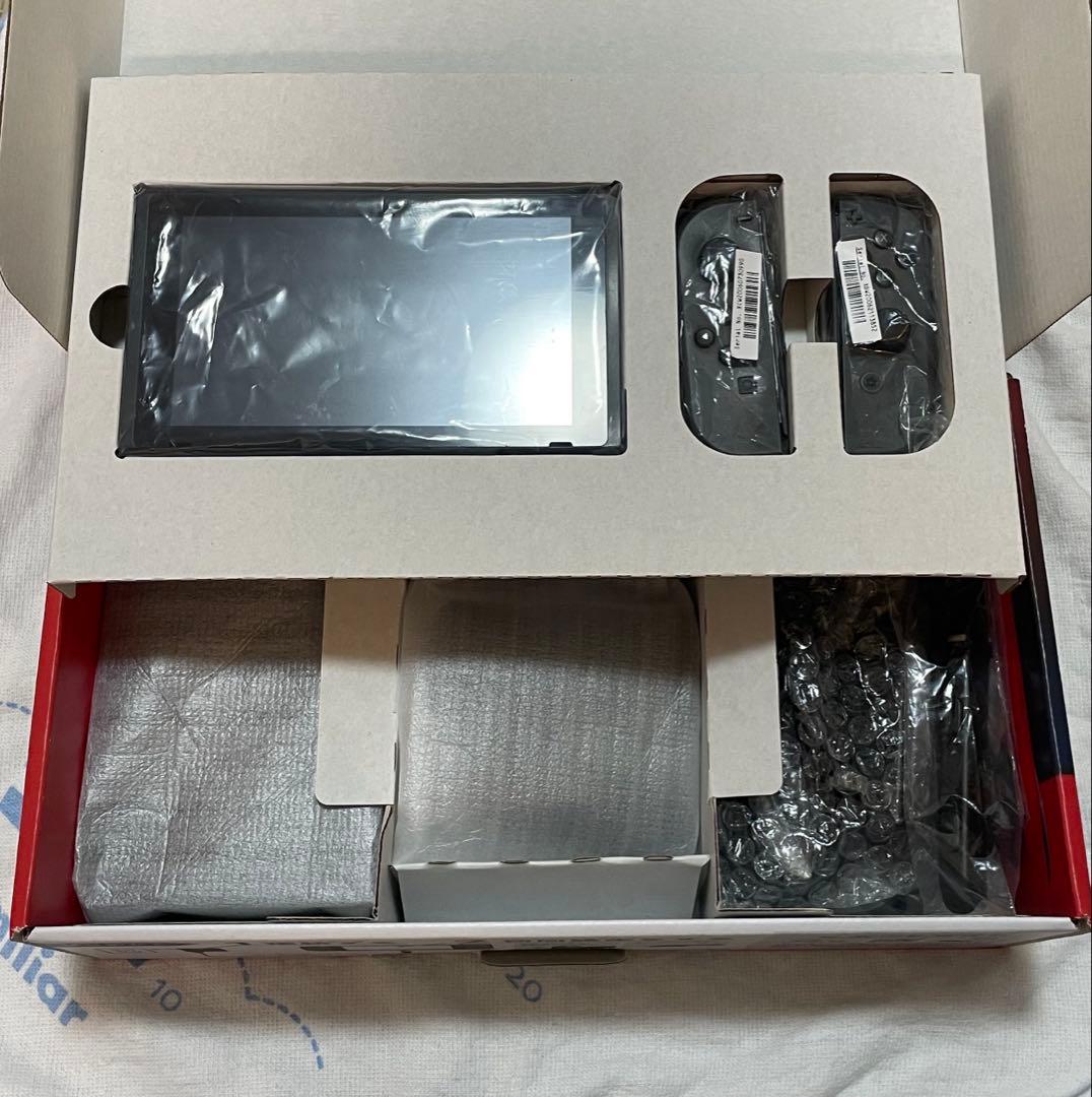中古 Nintendo Switch 本体 箱付き