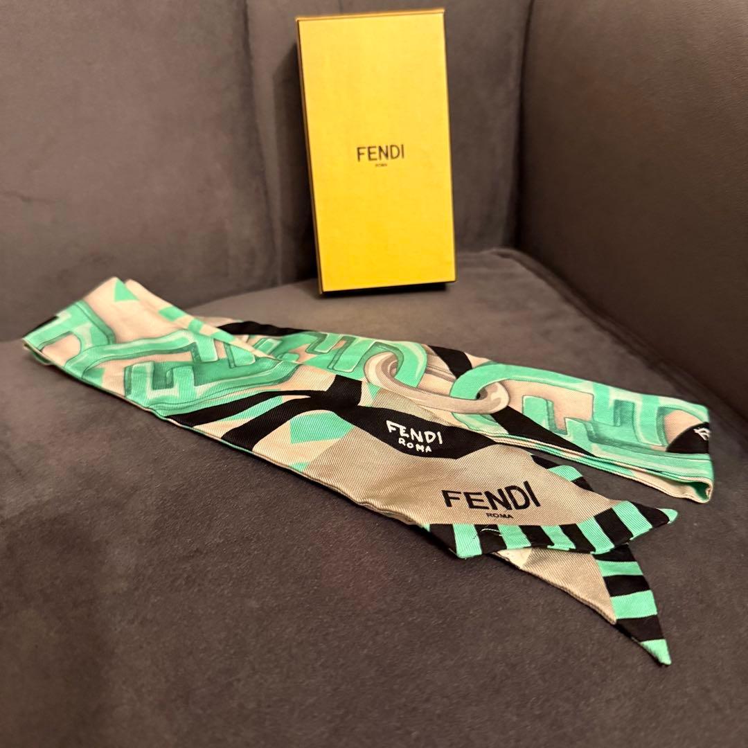 FENDI フェンディ ラッピー リバーシブル スキニースカーフ