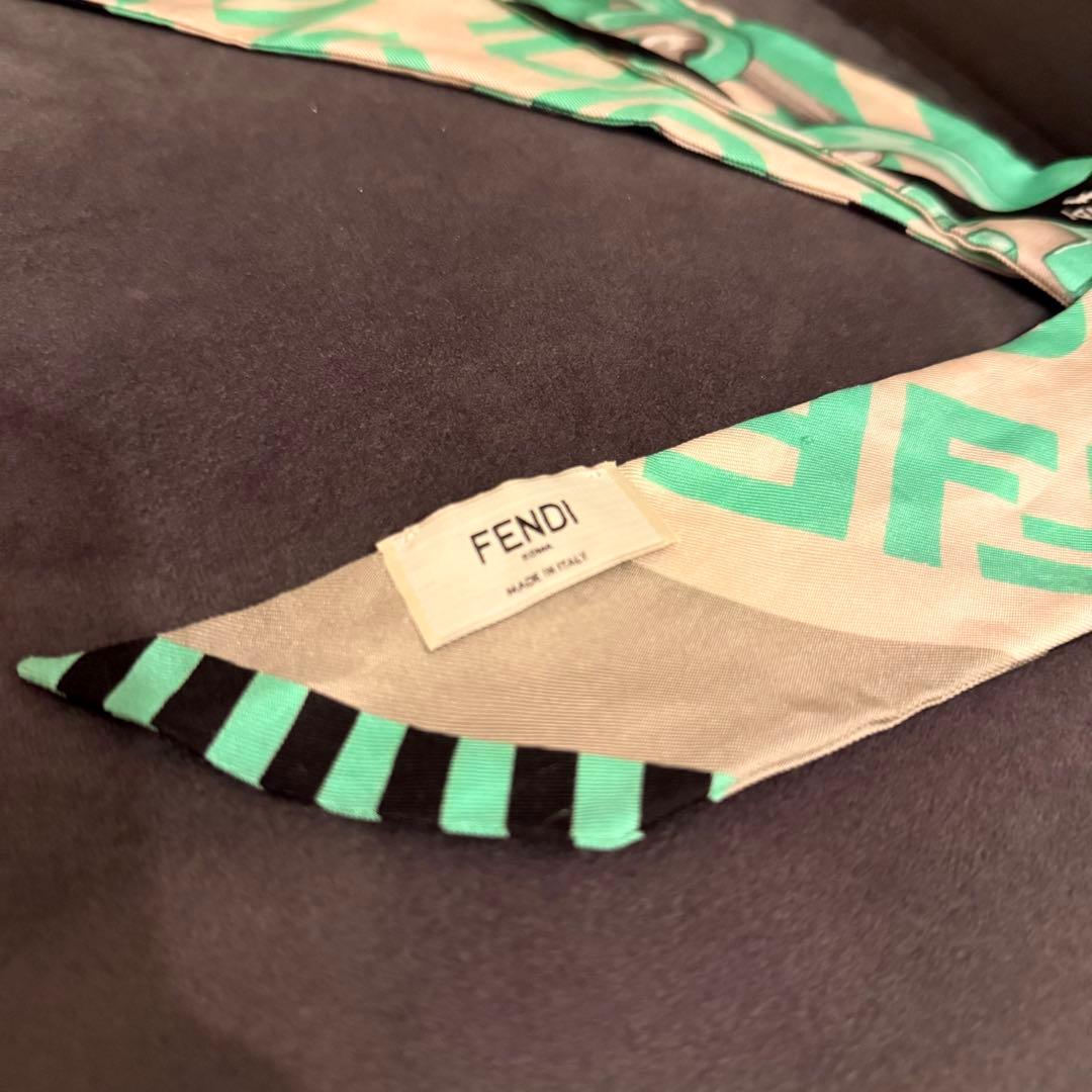 FENDI フェンディ ラッピー リバーシブル スキニースカーフ
