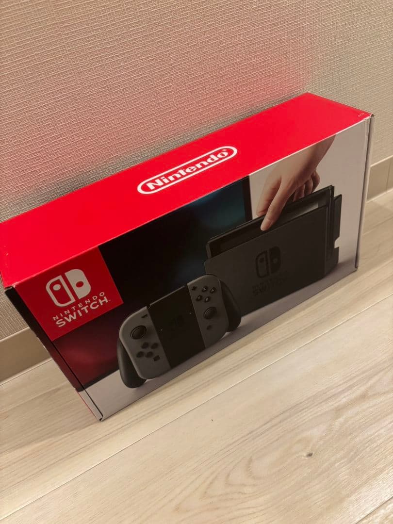 Nintendo Switch 本体とオレンジケース　（本体グレー）