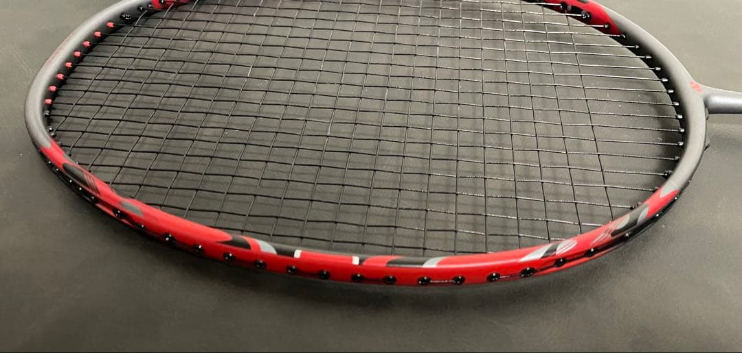 【美品】バドミントンラケット　ヨネックス　アークセイバー11プロ 4UG6