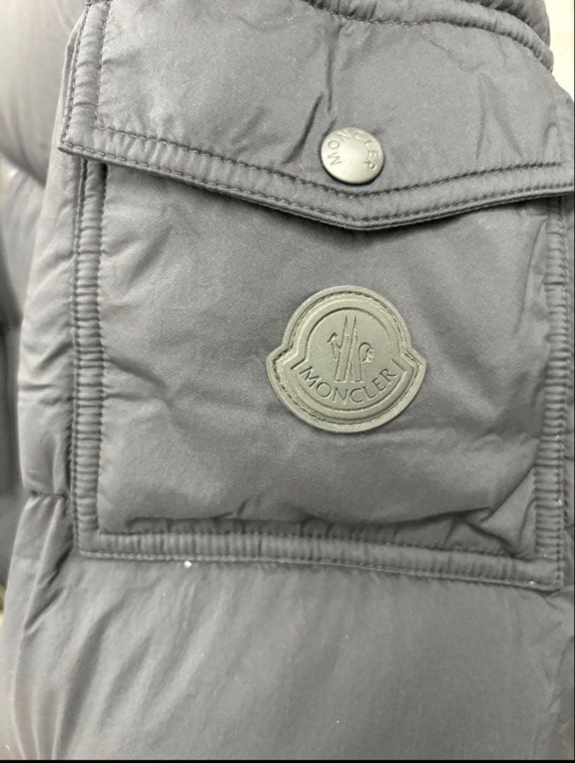 MONCLER ブラック ダウンジャケット