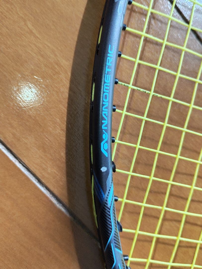 YONEX ボルトリックZフォース2 4UG5