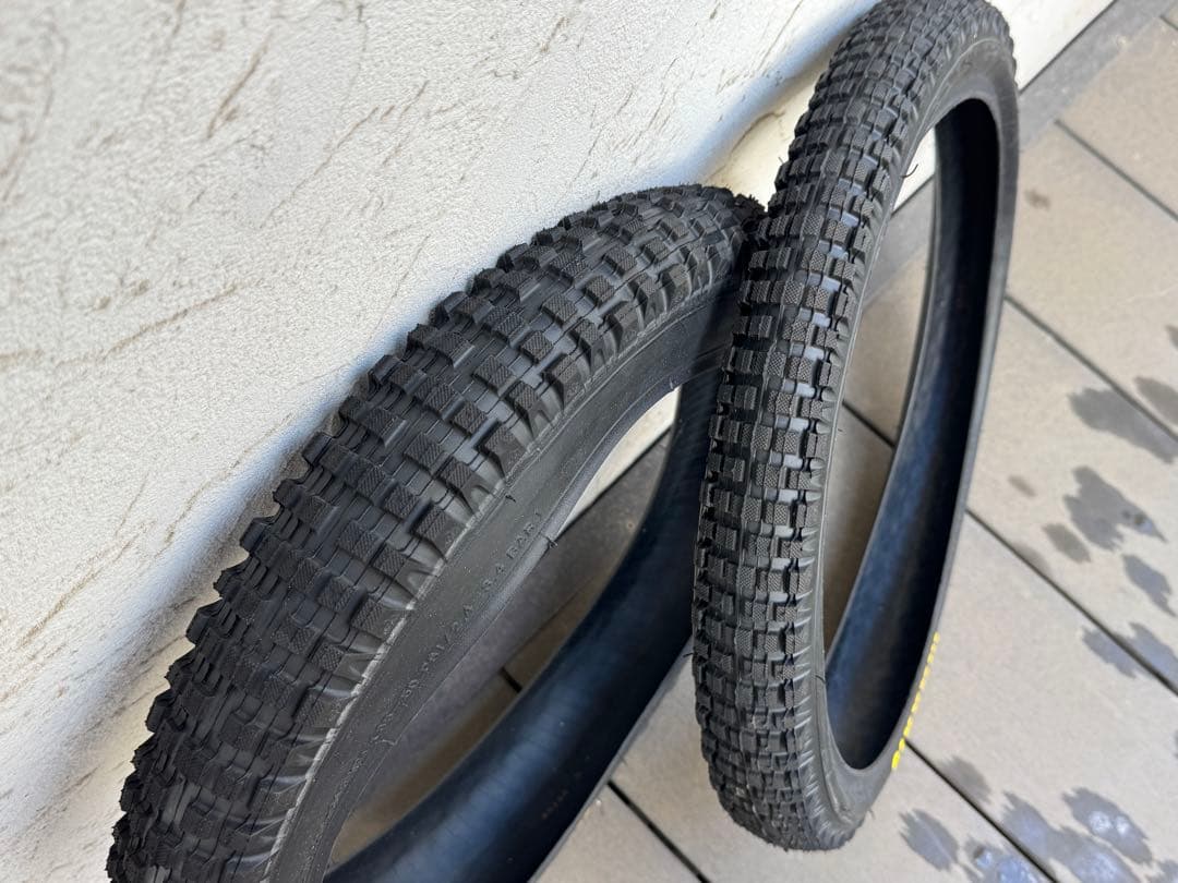 MAXXIS Creepy Crawler 20インチ トライアルタイヤ
