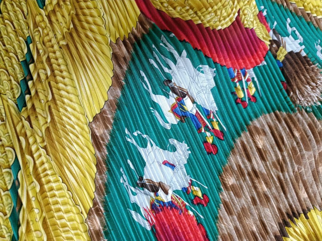★未使用級美品★エルメス　プリーツスカーフ　カレ　マルチカラー　シルク