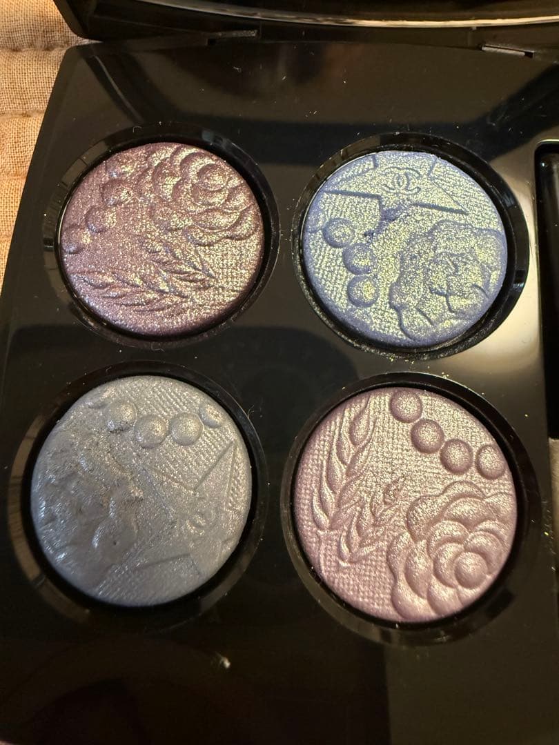 CHANELレ キャトル オンブル ニュイ アストラル