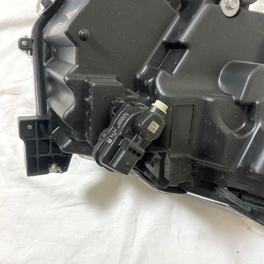 M900A ルーミー　後期　右ヘッドライト　中古