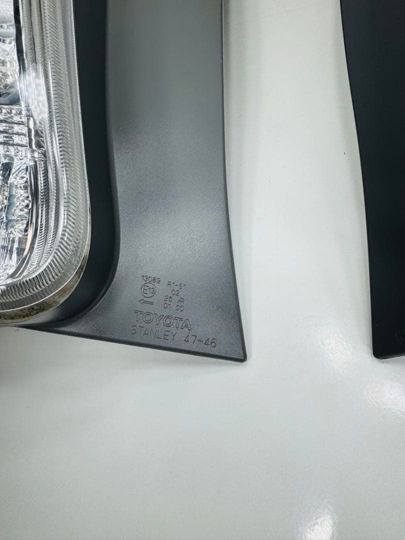 トヨタ プリウスα 前期 LED テールランプ 左右 STANLEY 47-46