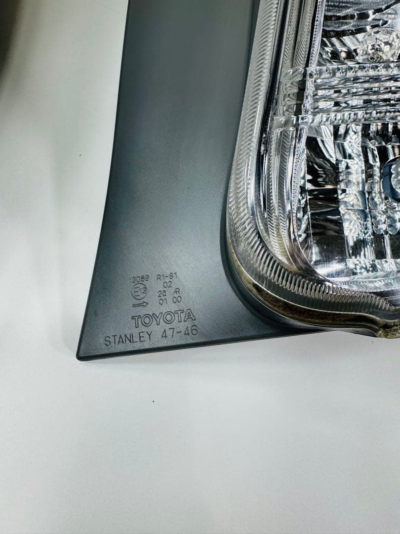 トヨタ プリウスα 前期 LED テールランプ 左右 STANLEY 47-46