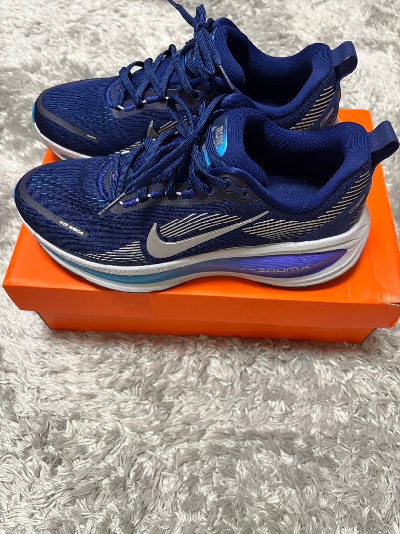 Nike Vomero18のネイビーランニングシューズ　26.5cm