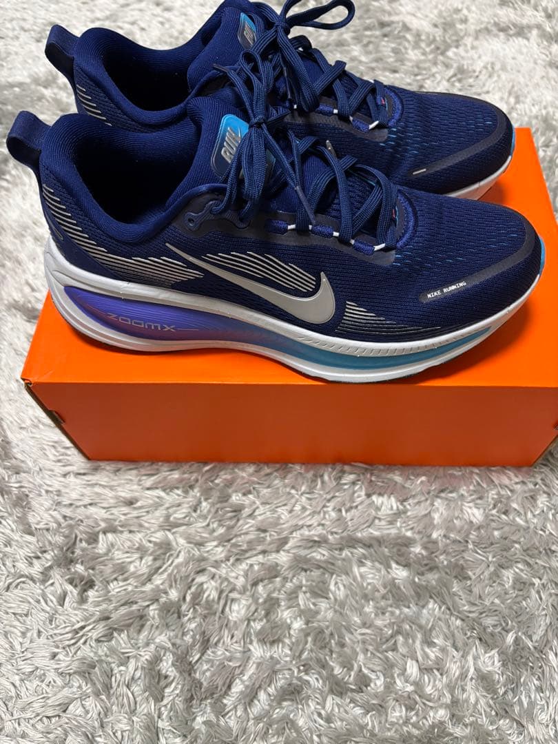 Nike Vomero18のネイビーランニングシューズ　26.5cm