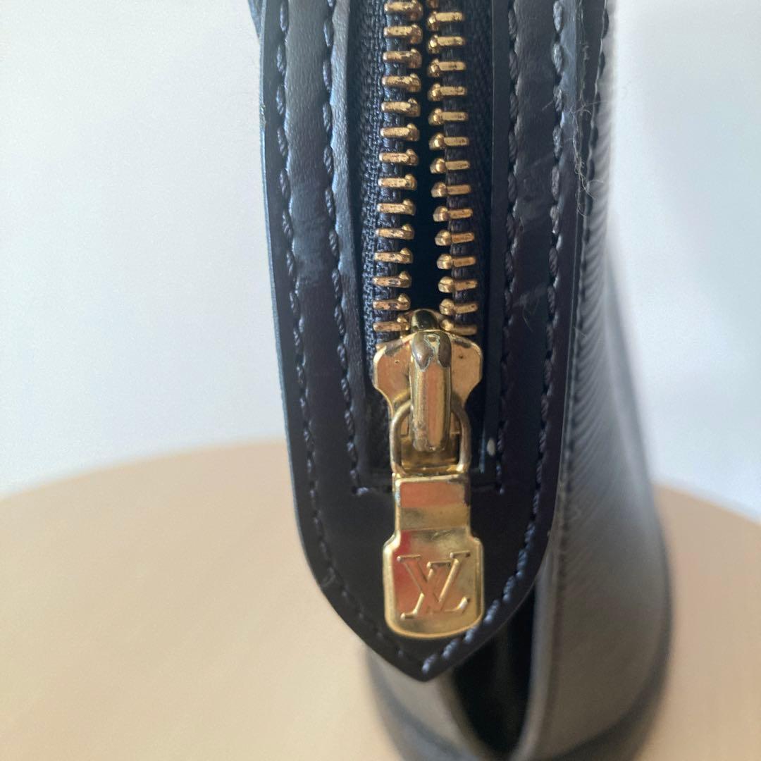 LOUIS VUITTON エピサンジャック