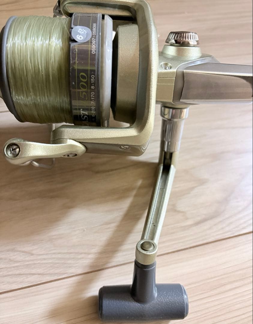 釣り具　【未使用】Daiwa製リール　ショアキャスト4500
