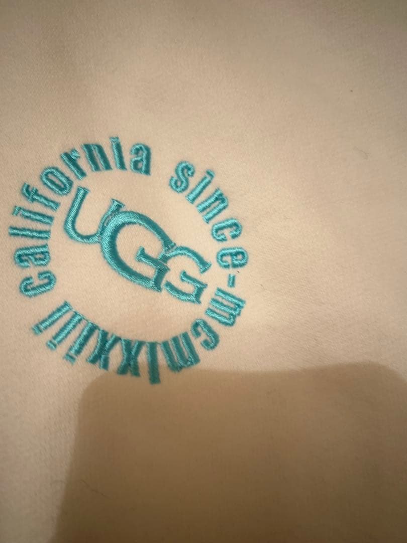 UGG ホワイト フード付きパーカー