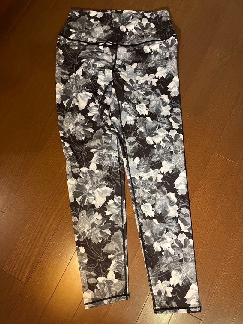 SUKALAスカーラ 新品未使用ヨガレギンス　花柄　L