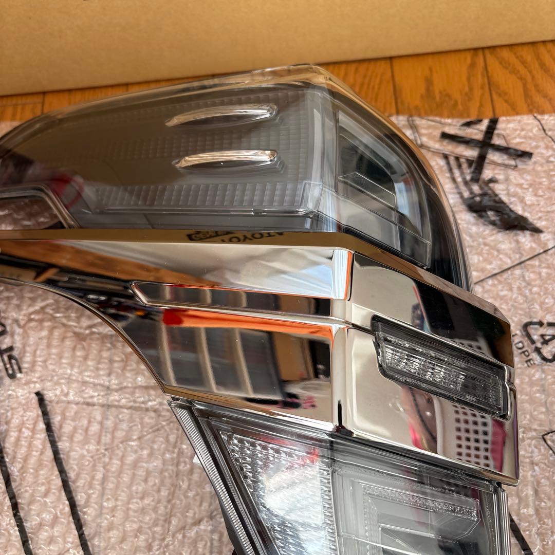 トヨタ30ベルファイヤ左テールランプ