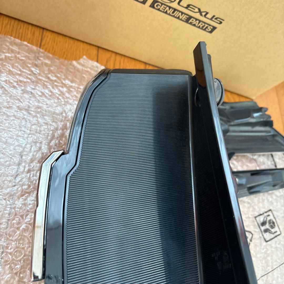 トヨタ30ベルファイヤ左テールランプ