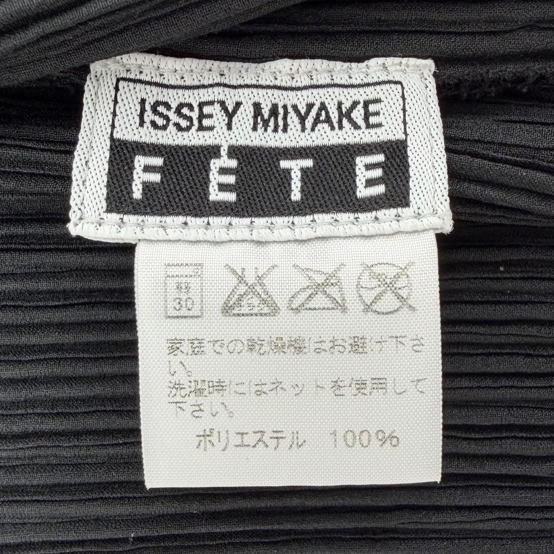 【レディース】日本製 ISSEY MIYAKE プリーツベスト 黒 2表記