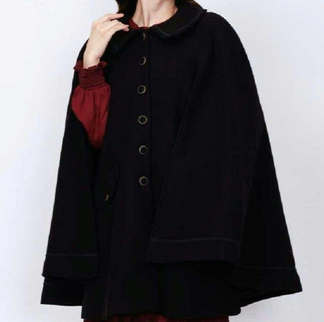 axes femme クラシカル ファー襟付きケープコート