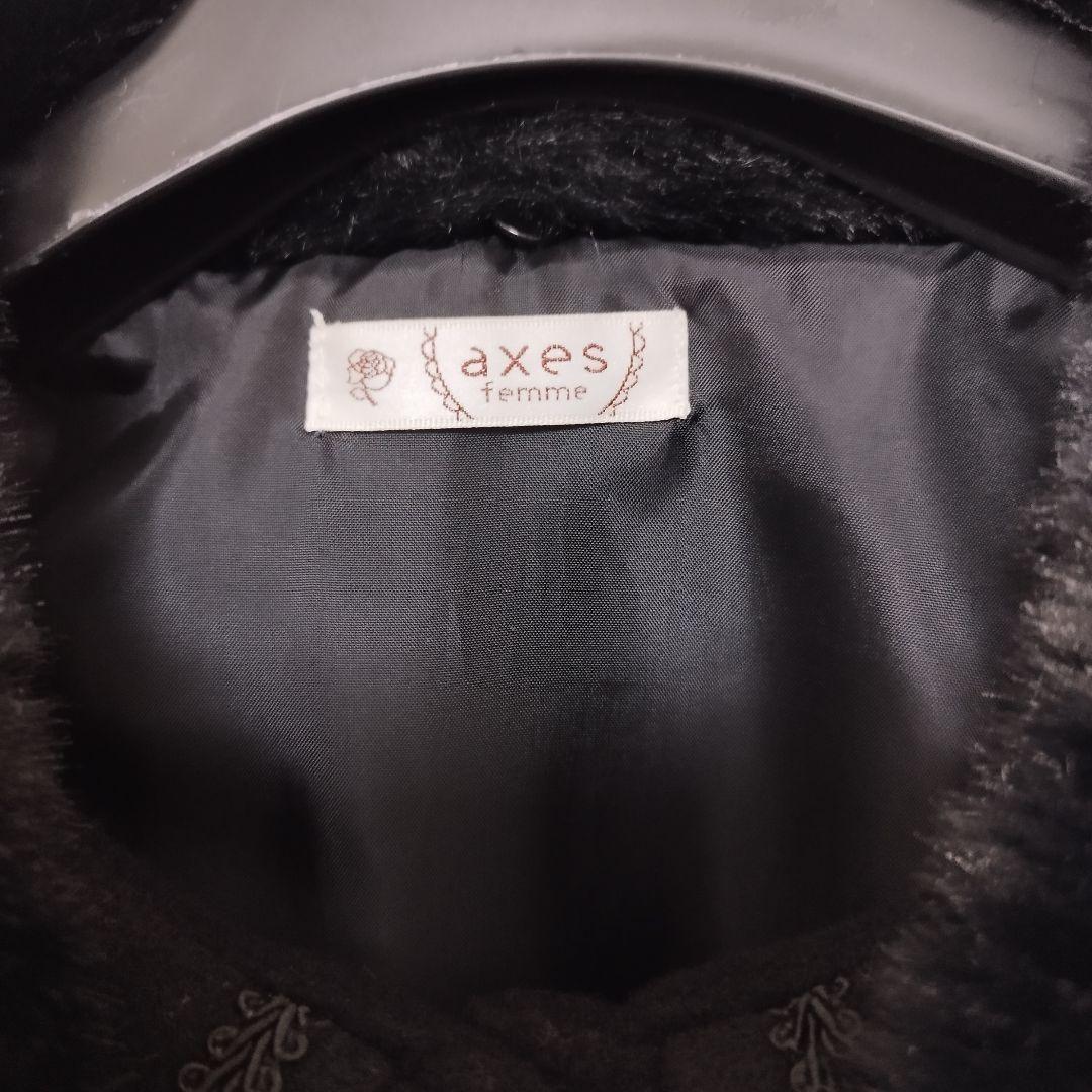 axes femme クラシカル ファー襟付きケープコート