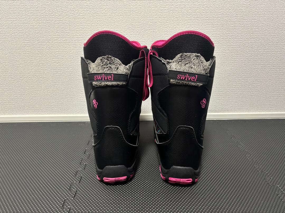 ウィンタースポーツ用スノーボードブーツ 女性用 ブラック/ピンク
