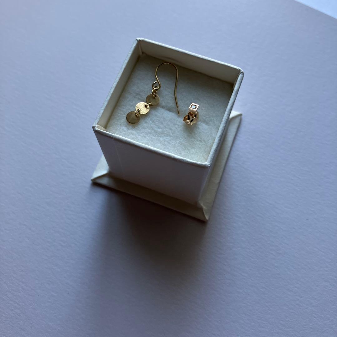 18Ｋ刻印あり　3連ゴールドプレートピアス