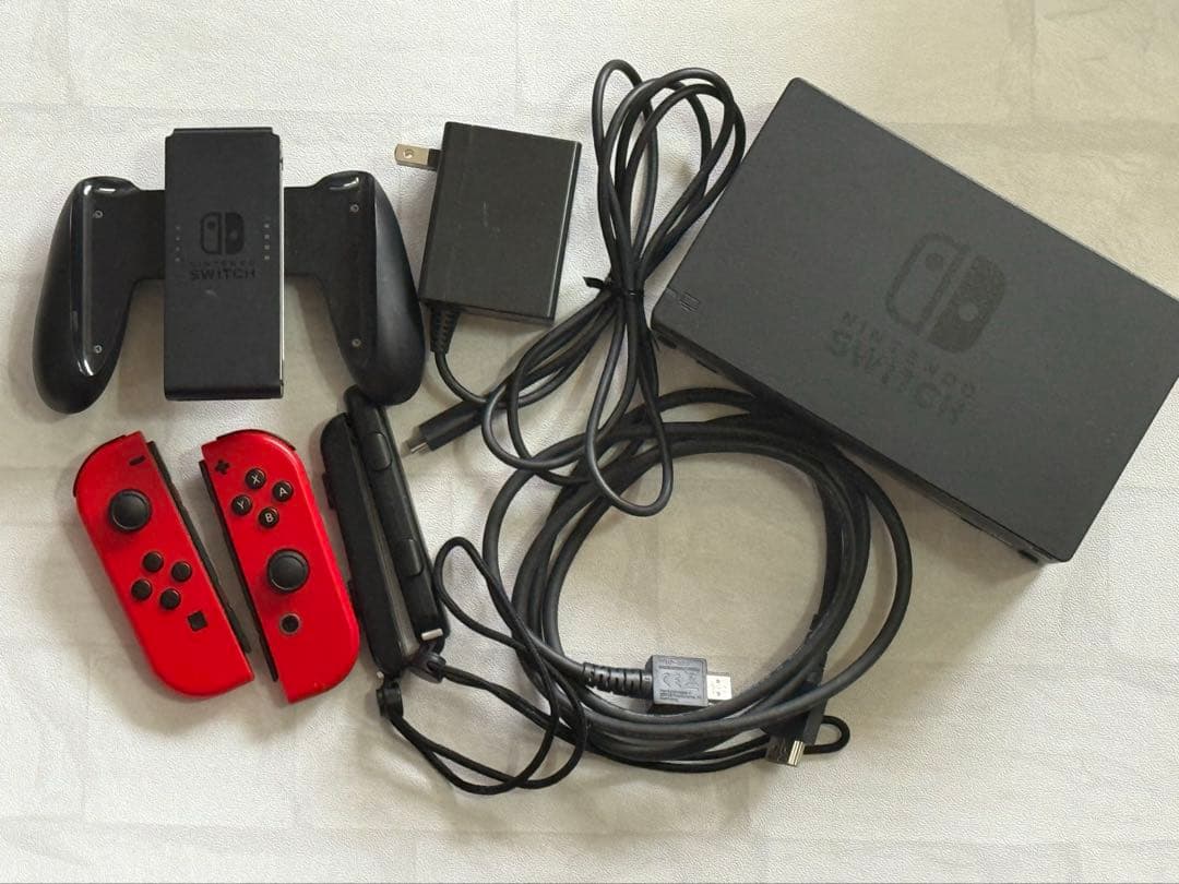 Nintendo Switch 本体　+ Joy-Con 2つ