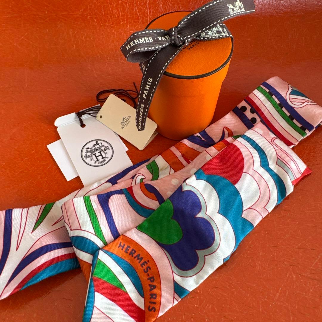 HERMES カラフル花柄シルクスカーフ　未使用保管品