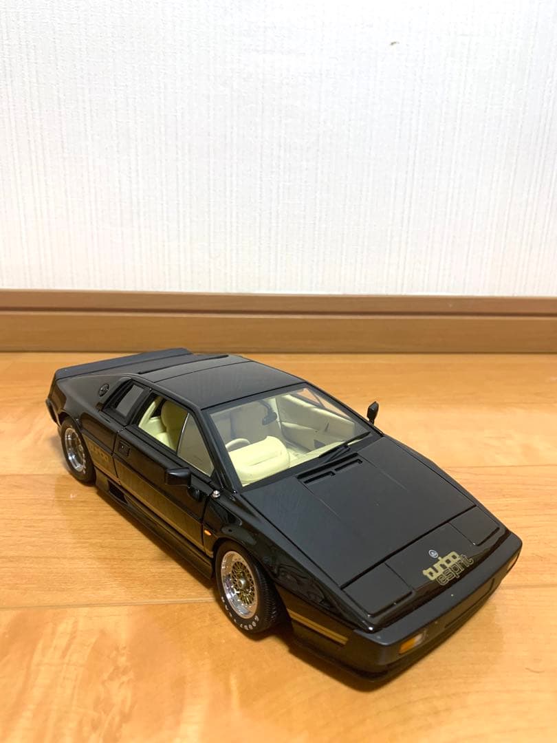 ミニカー AUTOart Lotus Esprit Turbo 1:18