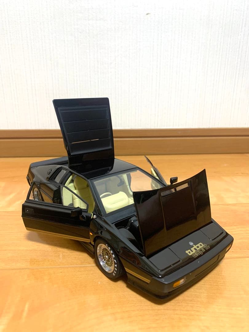 ミニカー AUTOart Lotus Esprit Turbo 1:18