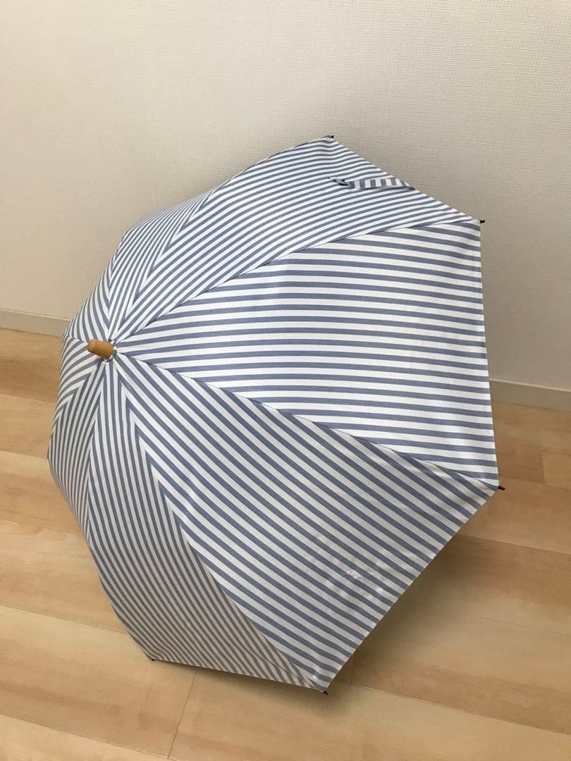 美品 サンバリア100 日傘 2段折　ブルーストライプ