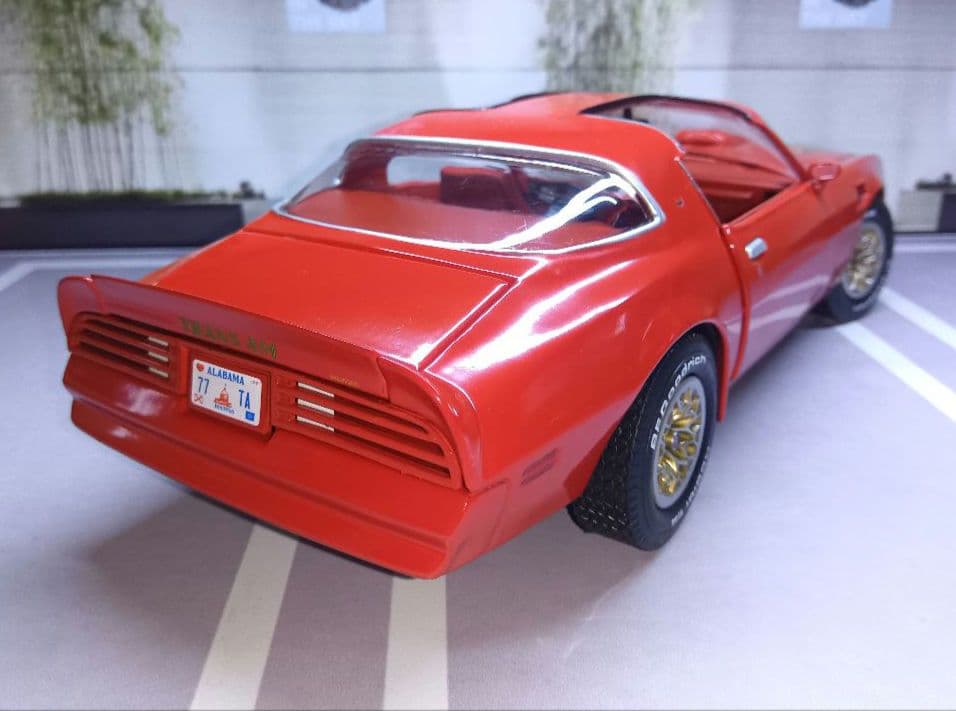 ミニカー Ertl 1/18 77 Pontiac Fire Bird TransAm