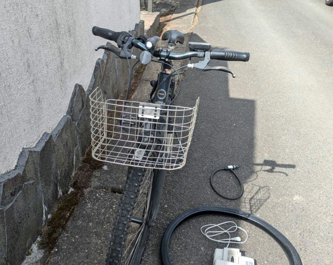 Panasonic 電動アシスト自転車　充電器　前タイヤ新品　京都引き取り限定