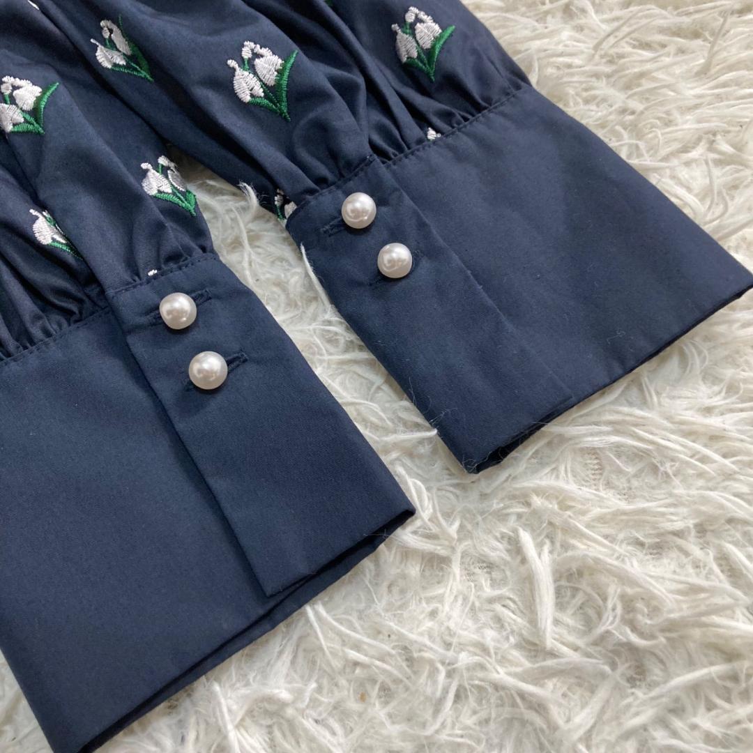 15236✨sono ソーノ すずらん刺繍 プリマフレアブラウス紺 ポリエステル