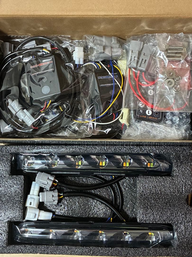 ジ*ジ様 【新品】レヴォーグVM用シャイニングスピードシーケンシャルライナーV3