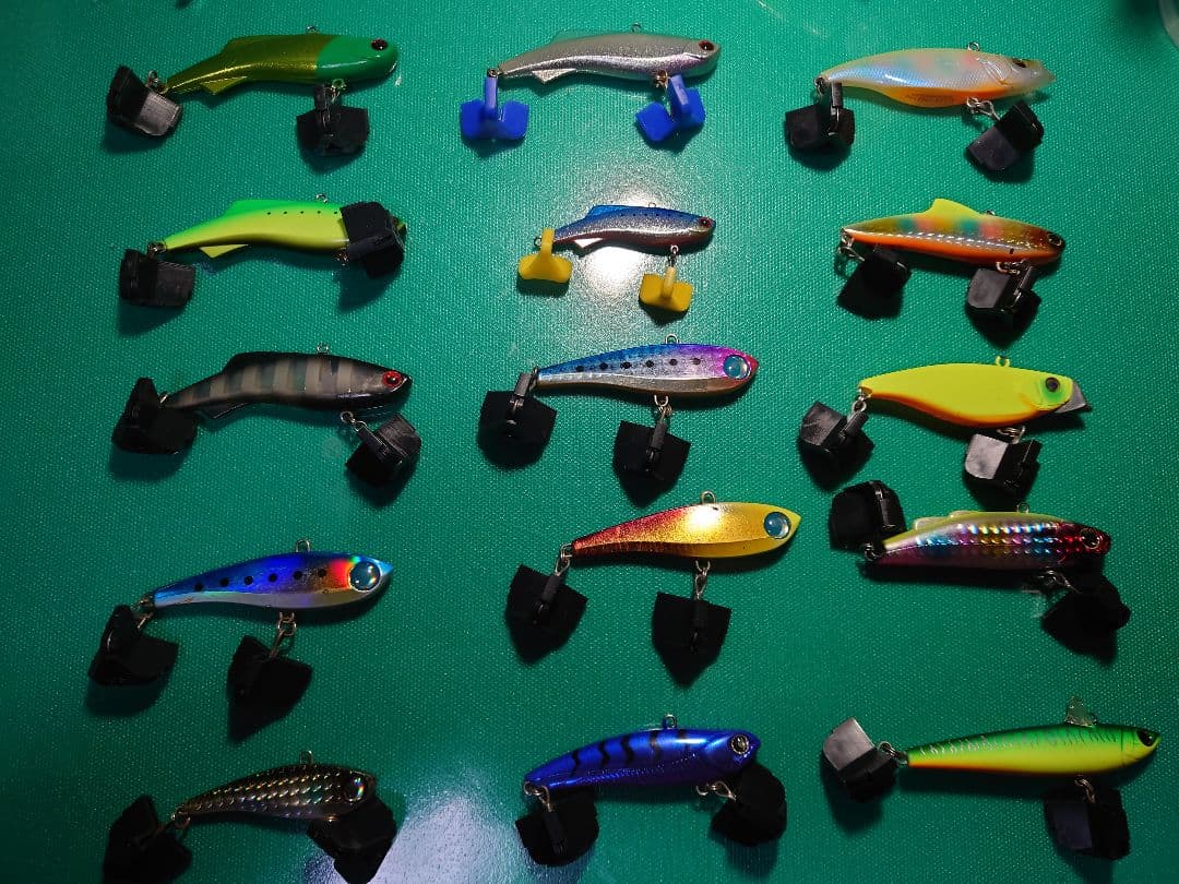 メーカーいろいろバイブレーションルアー 15個セット。