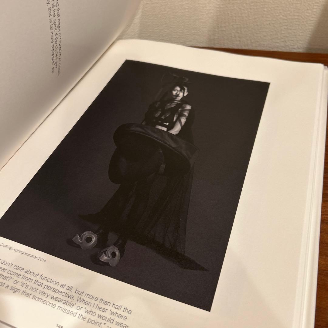 REIKAWAKUBOCOMMEdesGARÇONSアートブックコムデMET美術