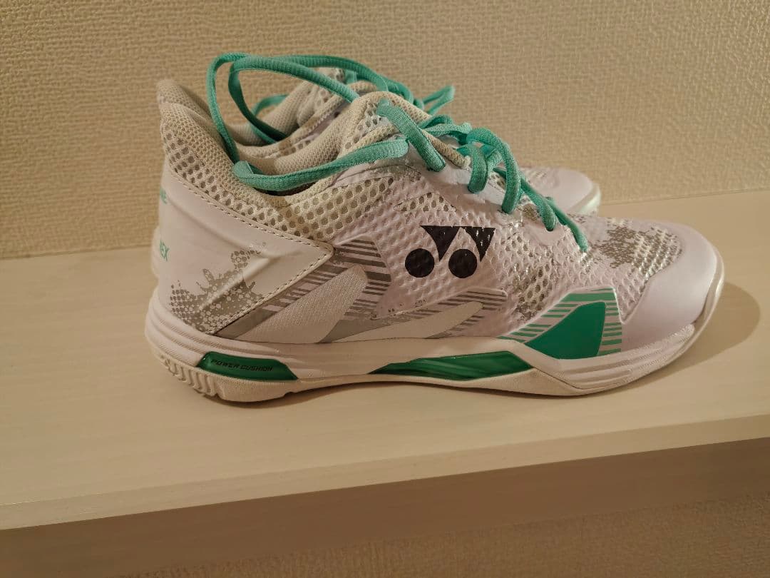 美品　YONEX パワークッションエクリプションZウィメン24CM